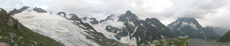 Архыз 2011. Вид от ночевок на мерене ледника Огары на вершины Чучхур - Псыш - Пшиш