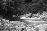 Фото 076. Река Чхалта. Прохождение порога 1.8 «Квараш» плотом.