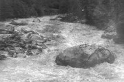 Фото 094. Река Чхалта. 1 ступень порога 1.12 «Нижний прорыв» в паводок.